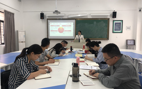 教工党支部书记上党课.jpg