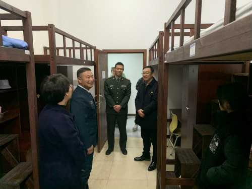 20201225浙江省军区、温州市军分区莅临我校开展国防教育工作调研 (1)_meitu_1.jpg