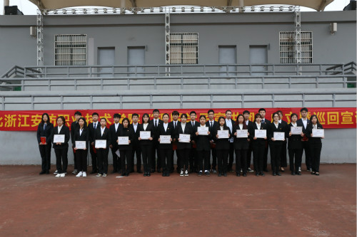 20201228我校第三批“砺匠学子宣讲团”巡回宣讲启动_meitu_4.jpg