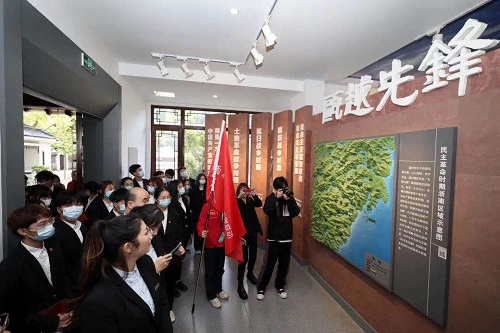 2纪念馆参观学习雨花英烈英勇事迹.jpg