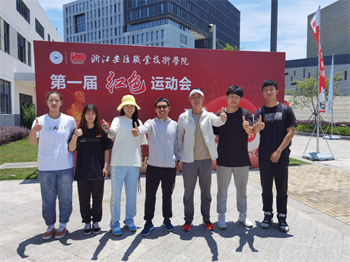 红色运动会执裁.jpg
