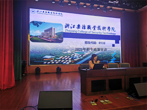 周建丹招生宣传时做好防诈骗宣传.jpg