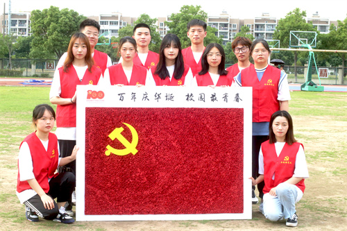 合影1.jpeg
