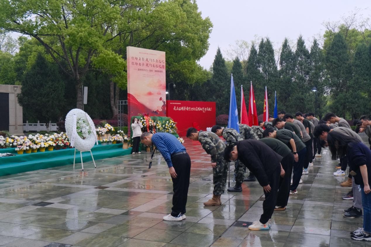 点击图片翻到下一页>>