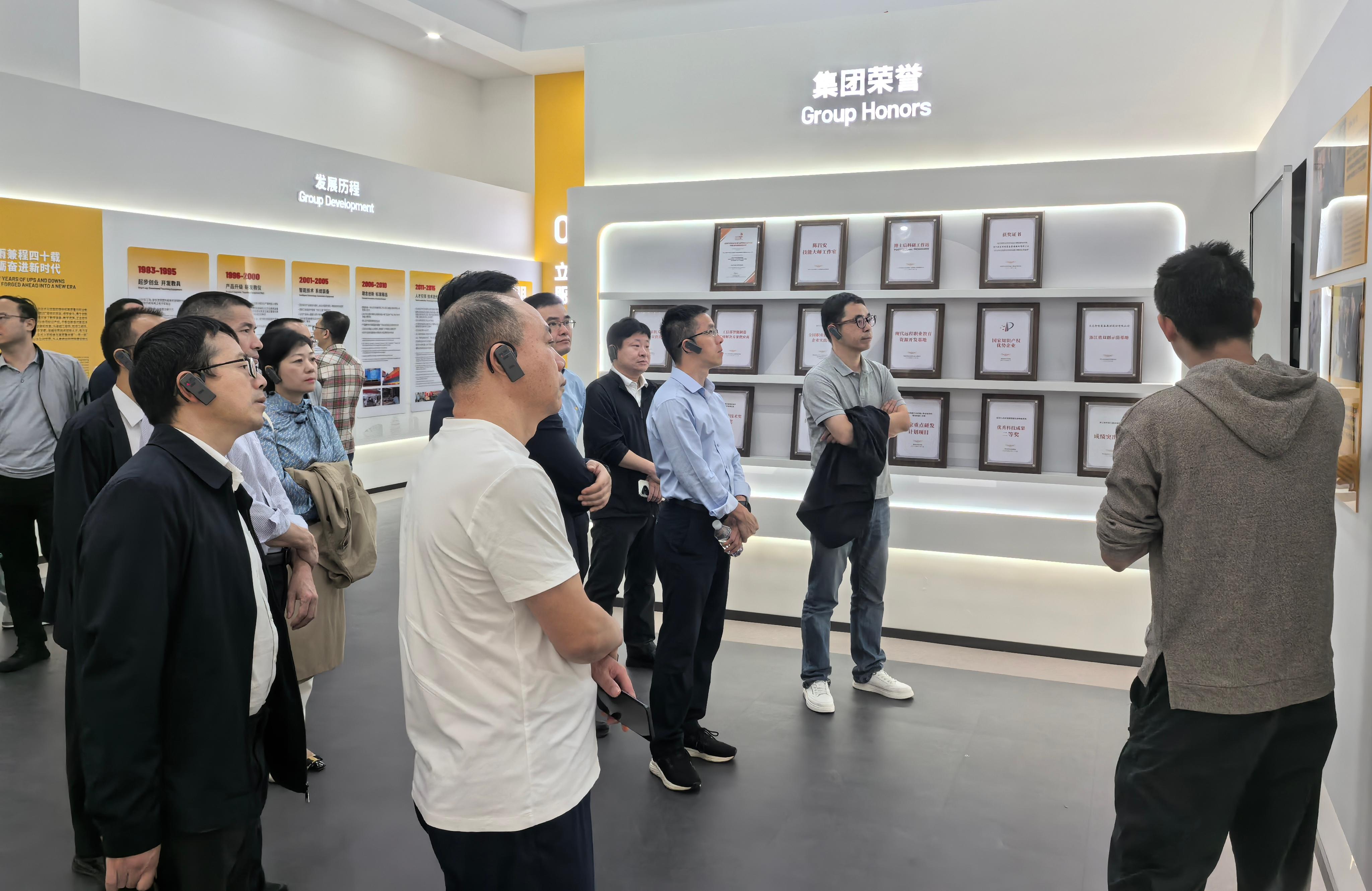 亚龙.jpg