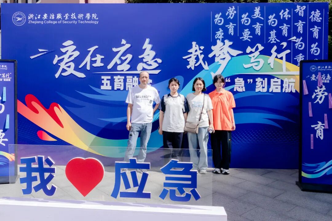 acb54358-ca21-42fa-a581-c467cd17d028.jpg