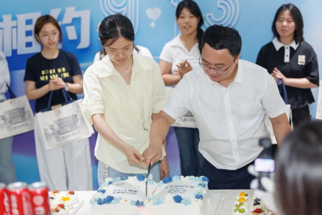 d8c25b8a-21ae-4eae-b6b0-317d17920630.jpg